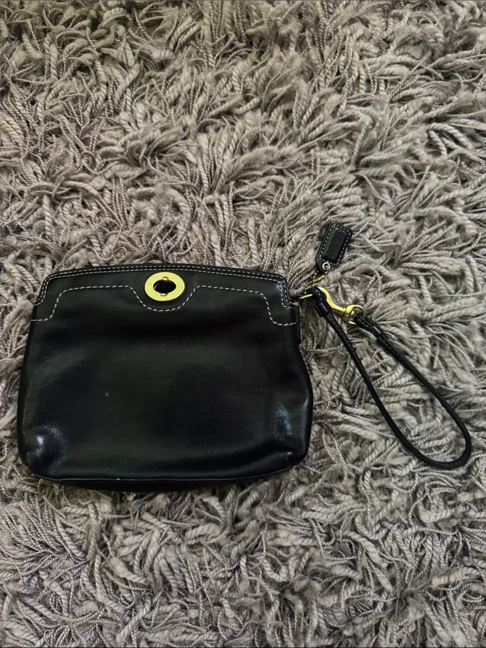 Vintage 90s Coach Black Leather Wristlet with Gold Turn Lock Hardware - Picture 4 of 7